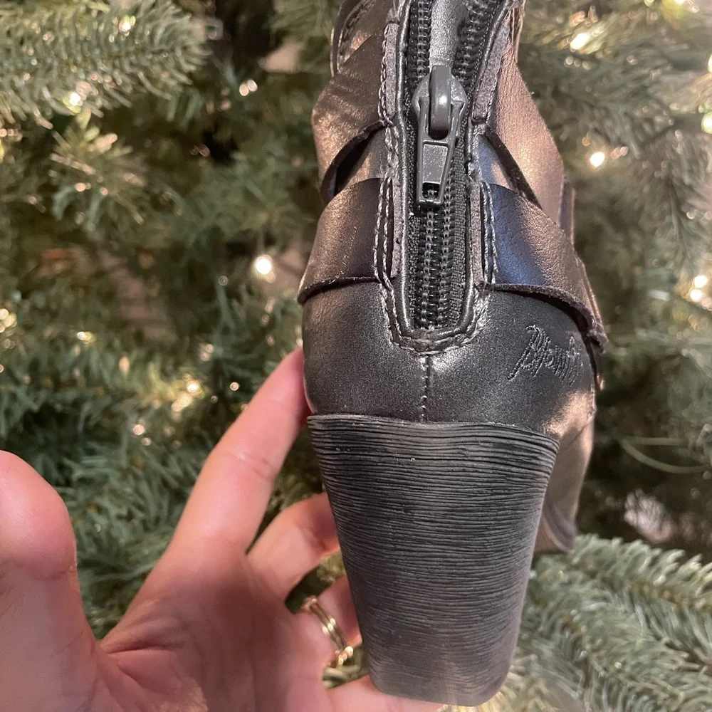 Blowfish booties - Picture 10 of 12